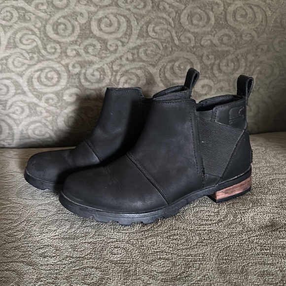 Women’s Sorel Emilie Chelsea Boots size 6.5!! - Picture 2 of 6